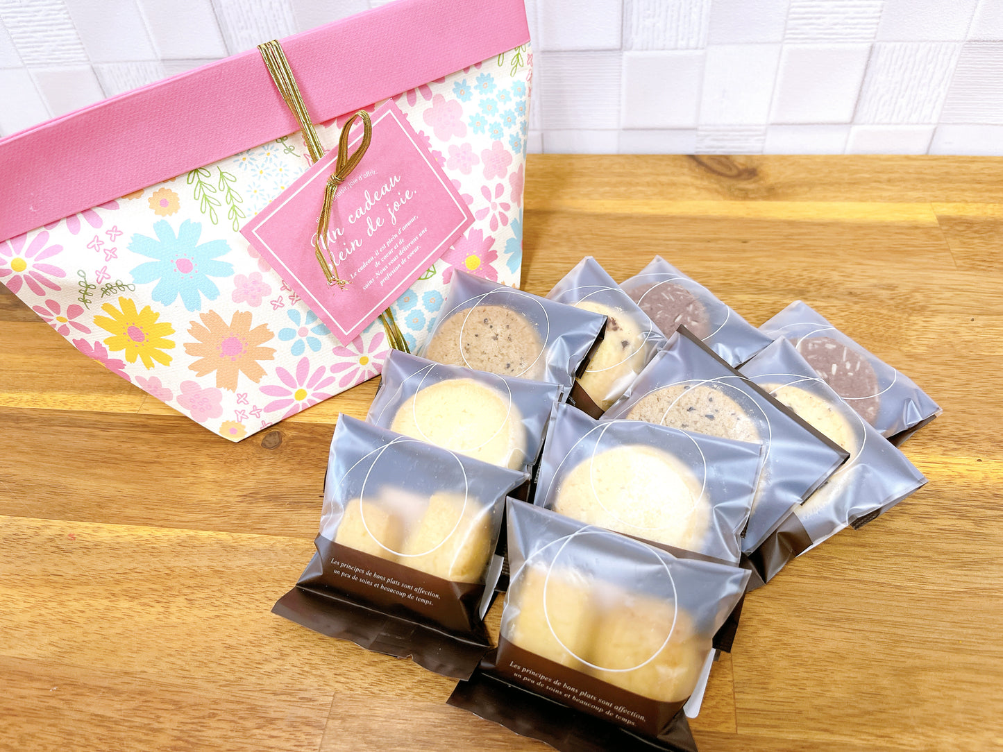 【母の日限定】 ありがとうを贈る 赤いカーネーション&焼き菓子セット