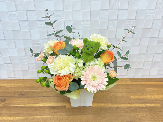 【やさしい気持ちを届ける】くまさんピックのプチお祝いアレンジ