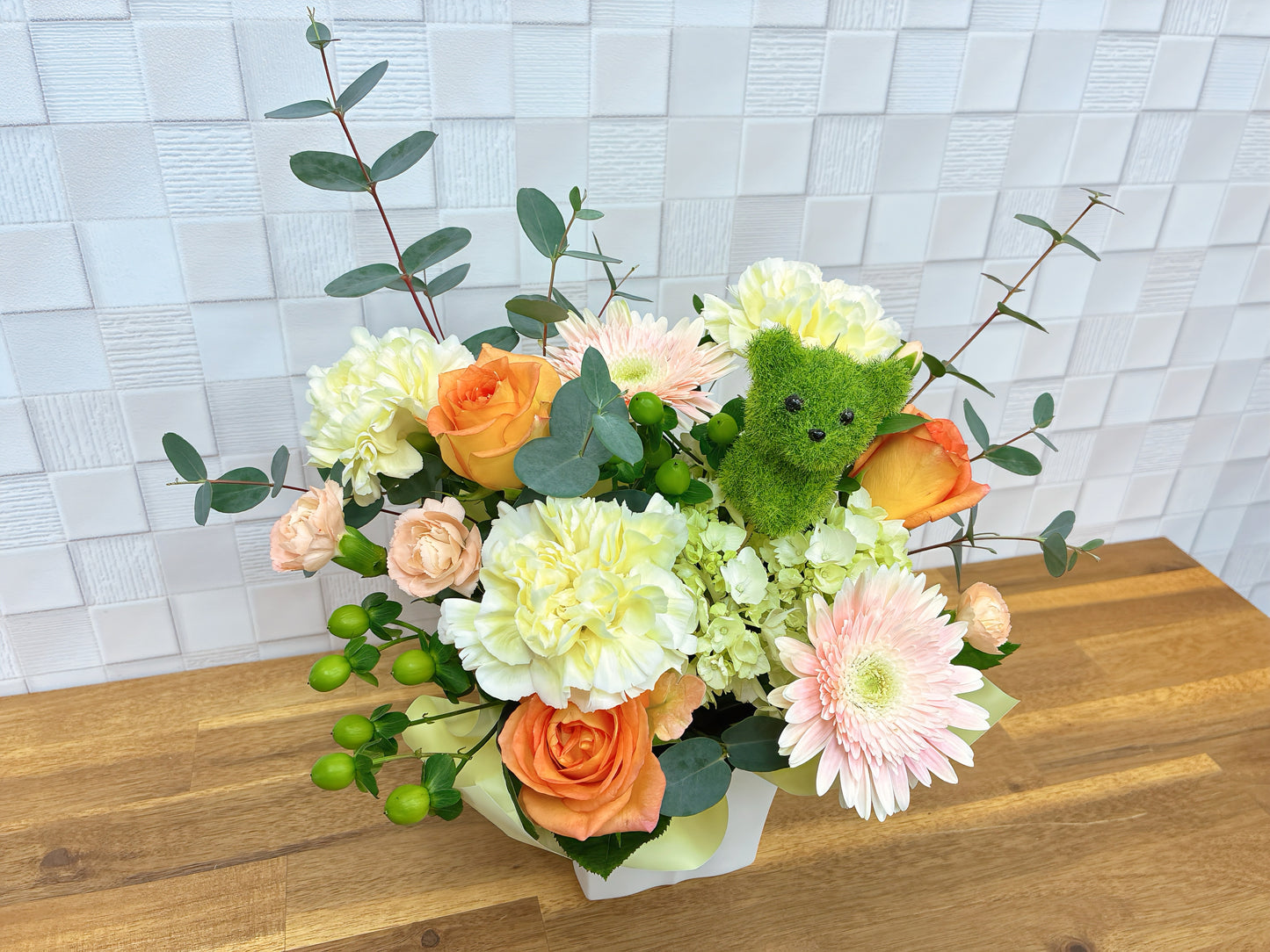 【やさしい気持ちを届ける】くまさんピックのプチお祝いアレンジ